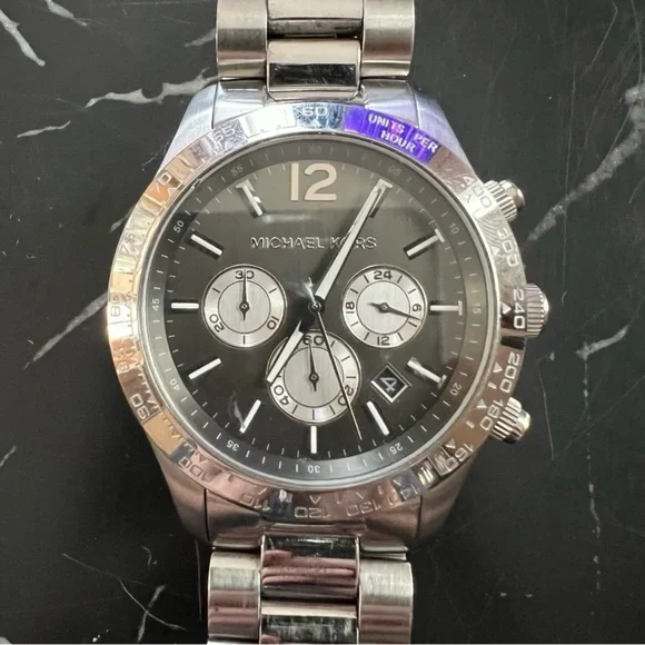 Michael Kors Layton Watch - Picture 3 of 9